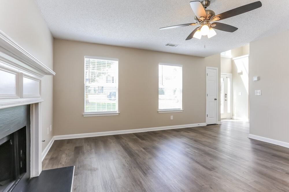 2350 Sapphire Ct - Photo 4 of 17