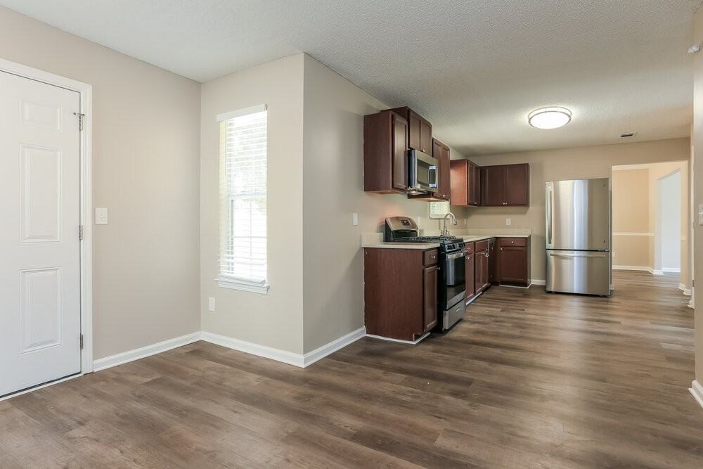 2350 Sapphire Ct - Photo 7 of 17