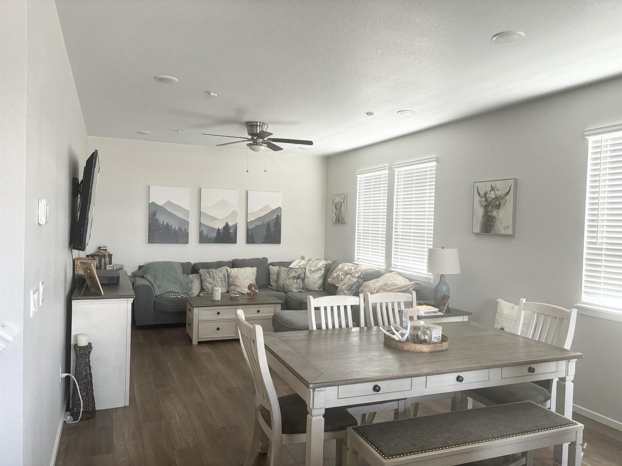 23600 E 41st Ave - Photo 2 of 35