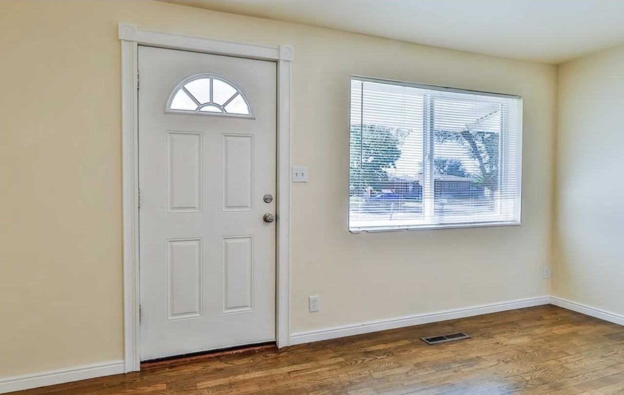 197 S Park St - Photo 2 of 7