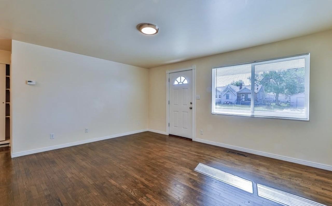 197 S Park St - Photo 3 of 7