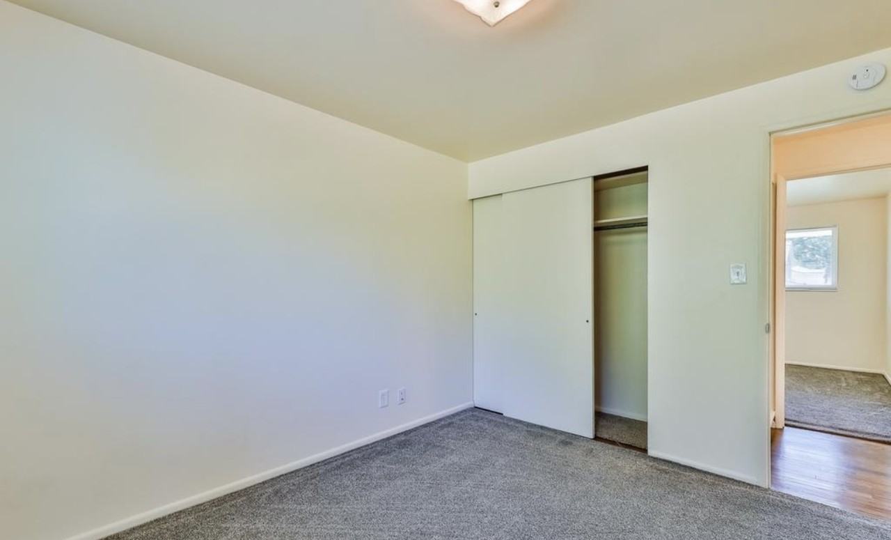 197 S Park St - Photo 4 of 7