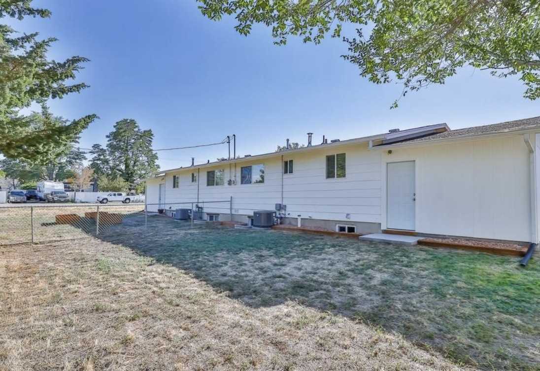 197 S Park St - Photo 7 of 7