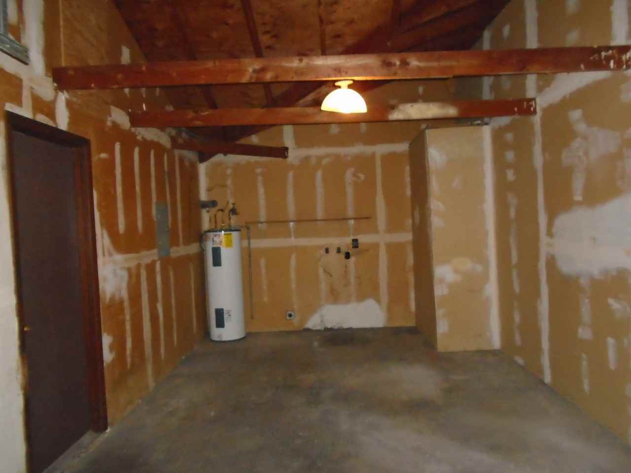 910 N 4th St - Photo 4 of 16