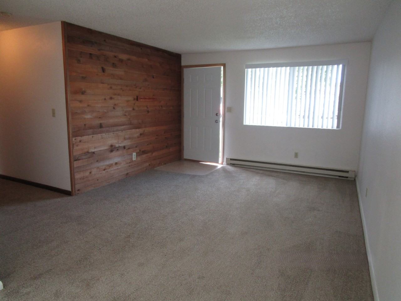 910 N 4th St - Photo 3 of 16