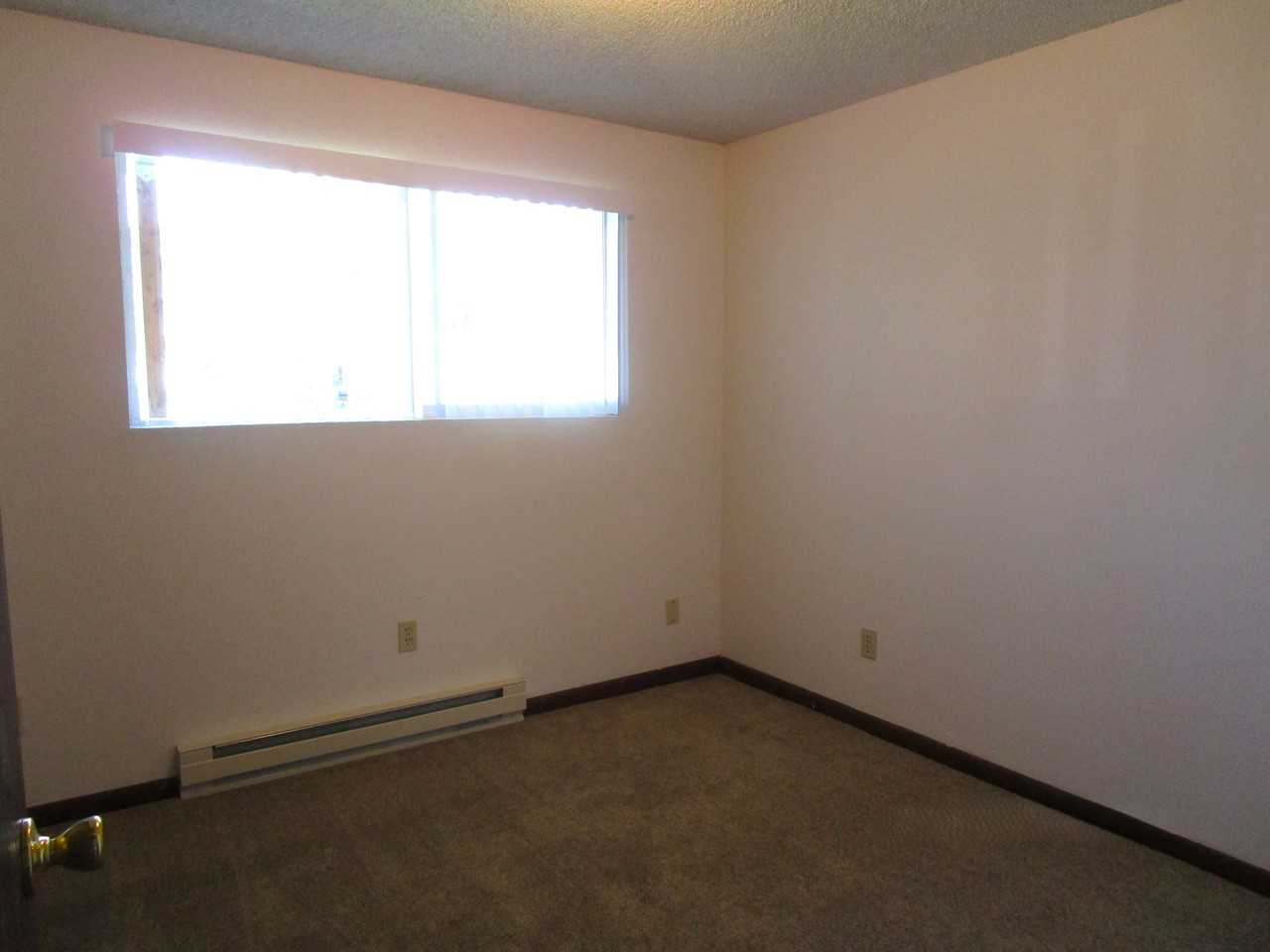 910 N 4th St - Photo 3 of 16