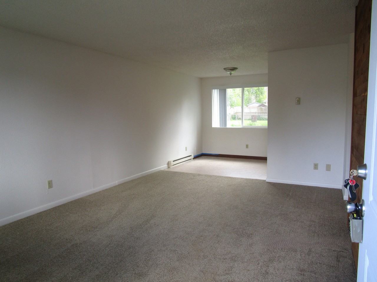 910 N 4th St - Photo 3 of 16