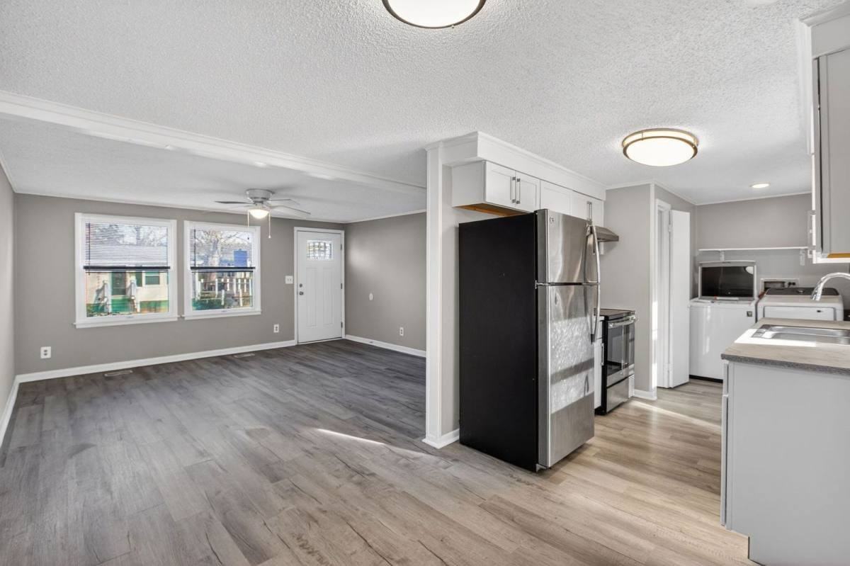 47499 S Hampton Rd - Photo 3 of 10