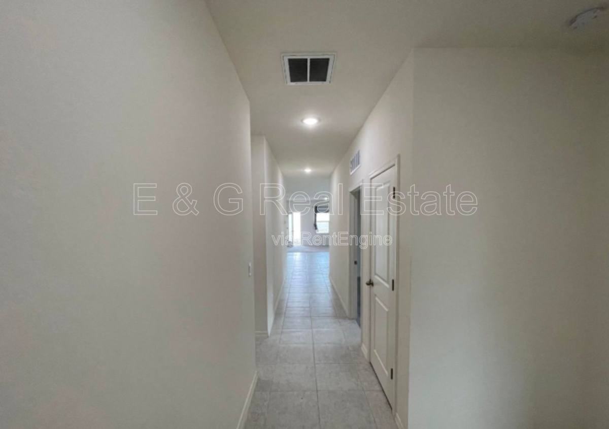 19142 W Elm St - Photo 2 of 10