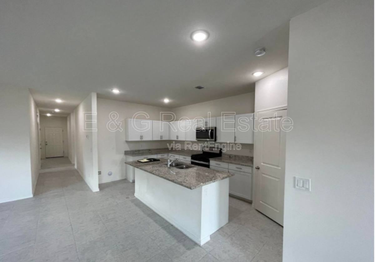 19142 W Elm St - Photo 3 of 10