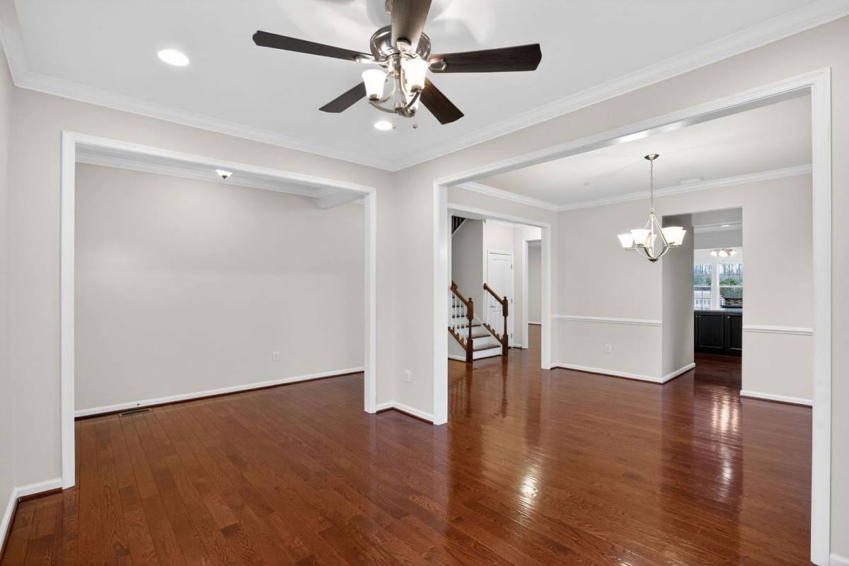 108 Pollen Dr - Photo 2 of 10