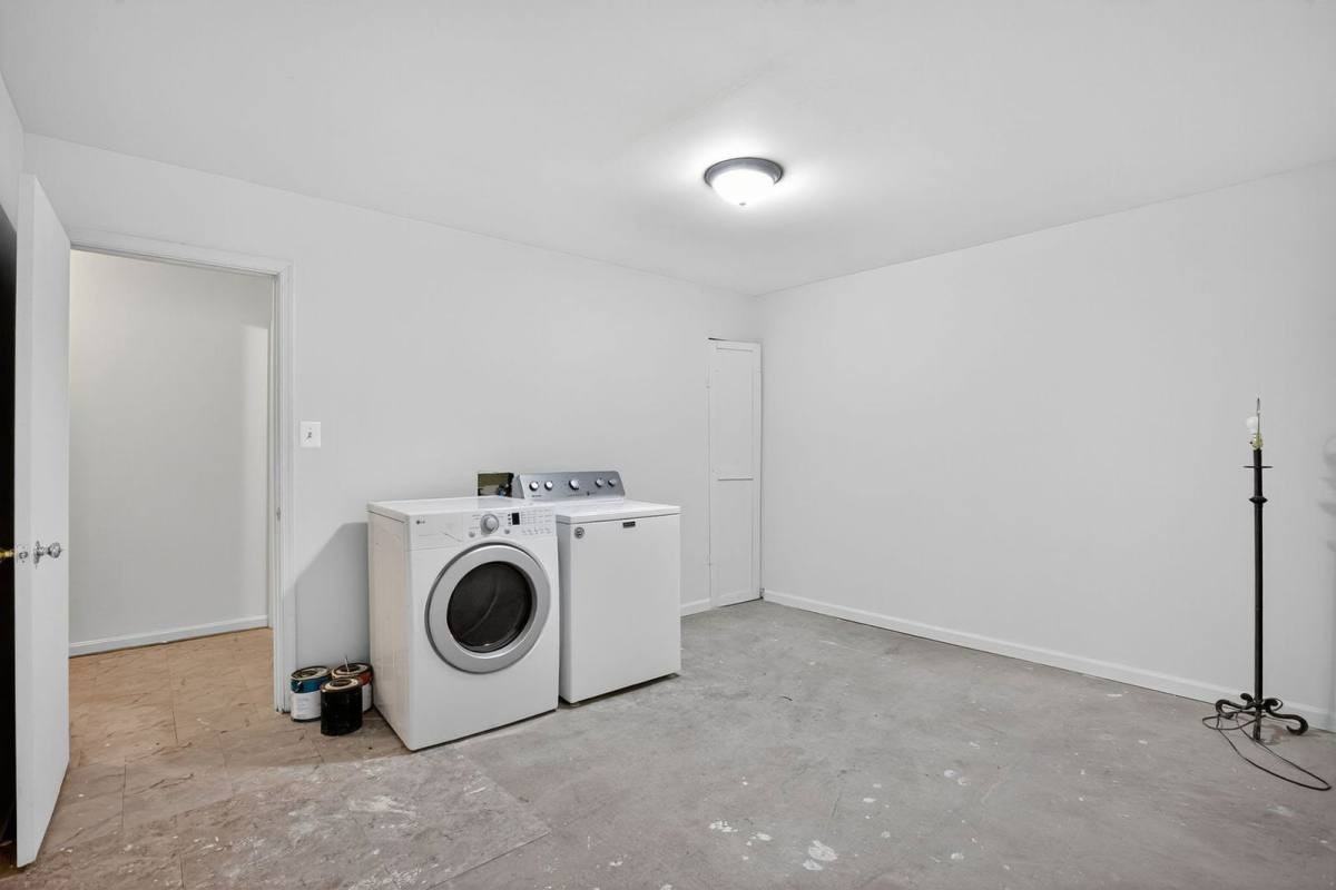 4243 Drake Ct - Photo 2 of 10