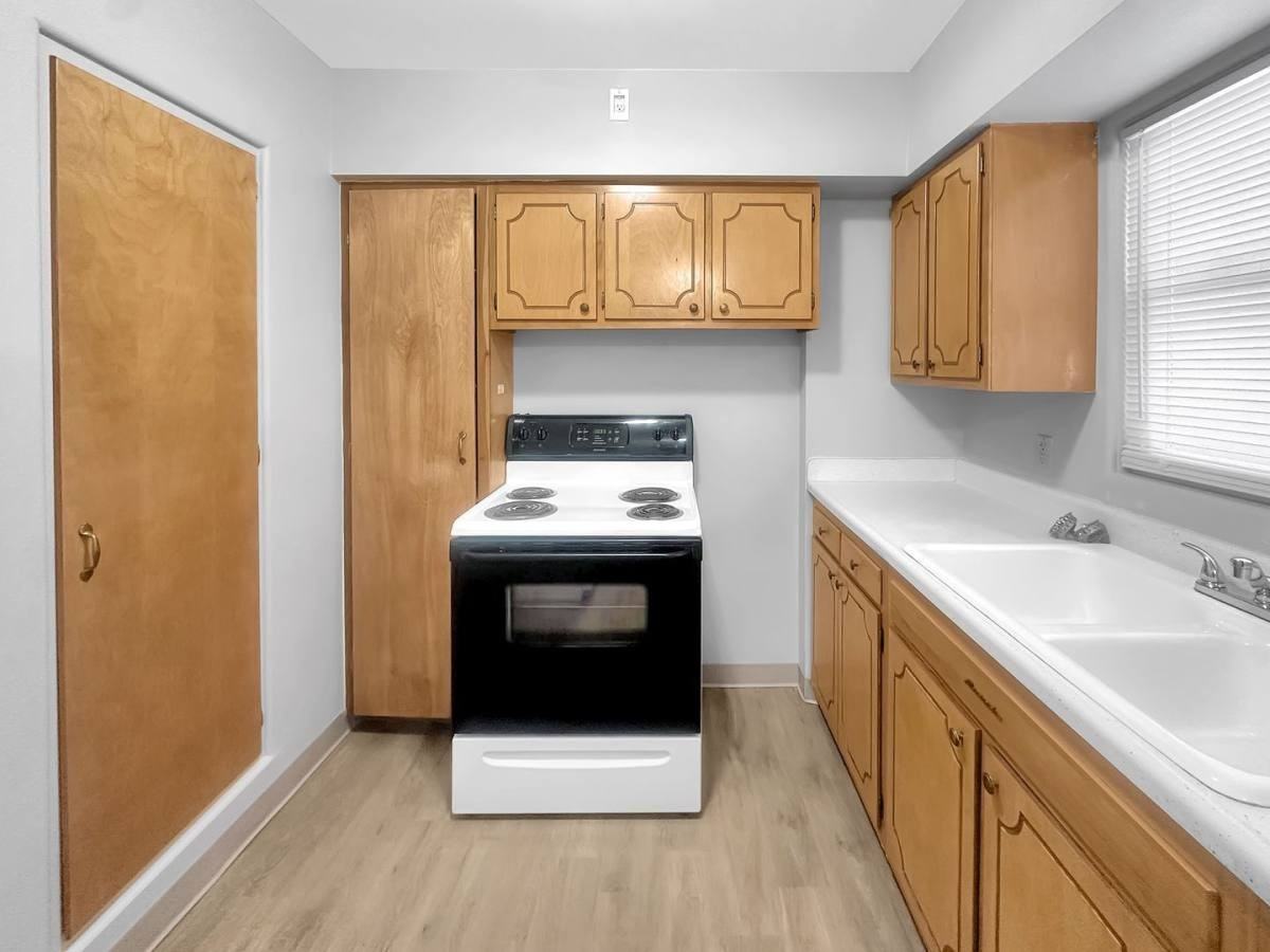 28 Ridgewood St - Photo 3 of 10