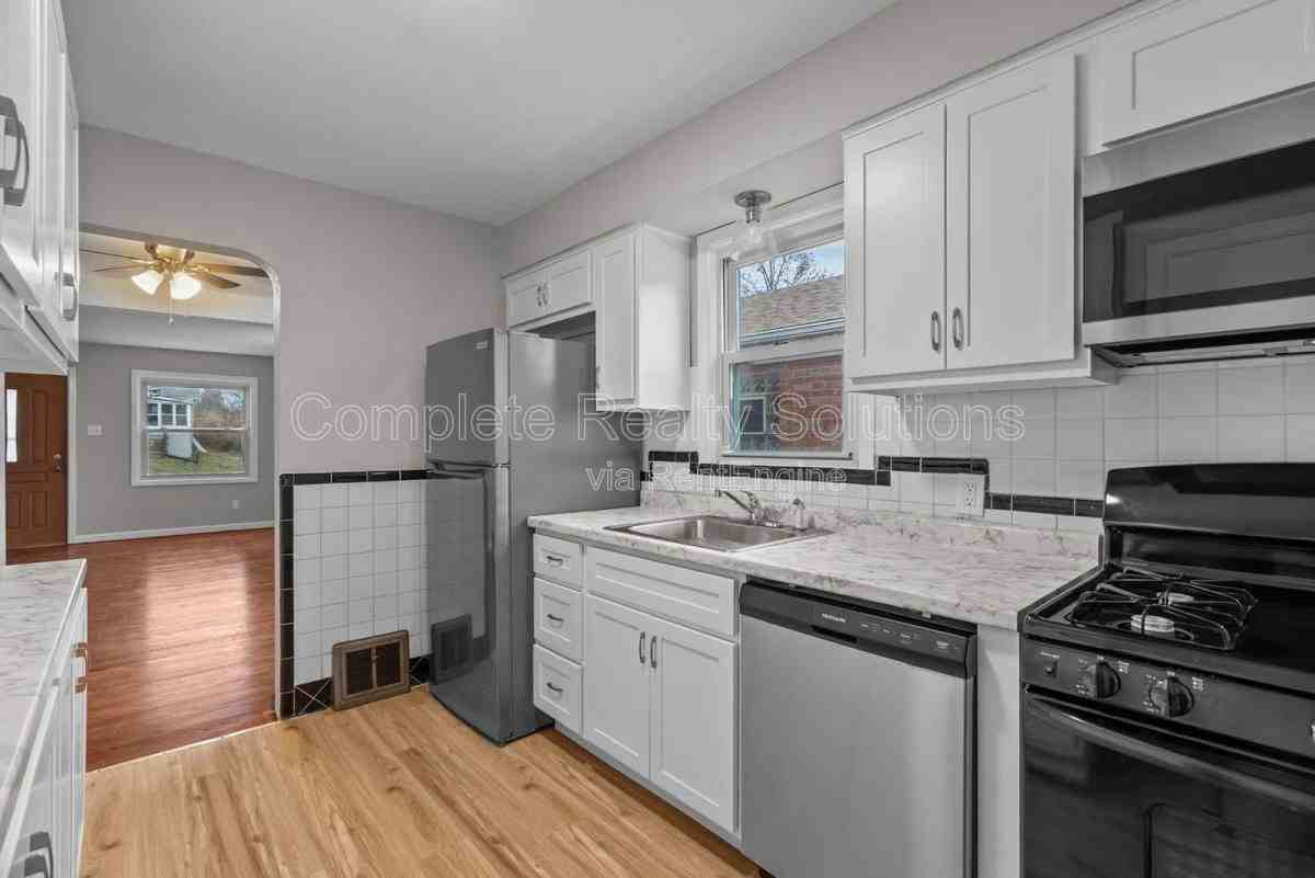 2104 Lexa Dr - Photo 3 of 10