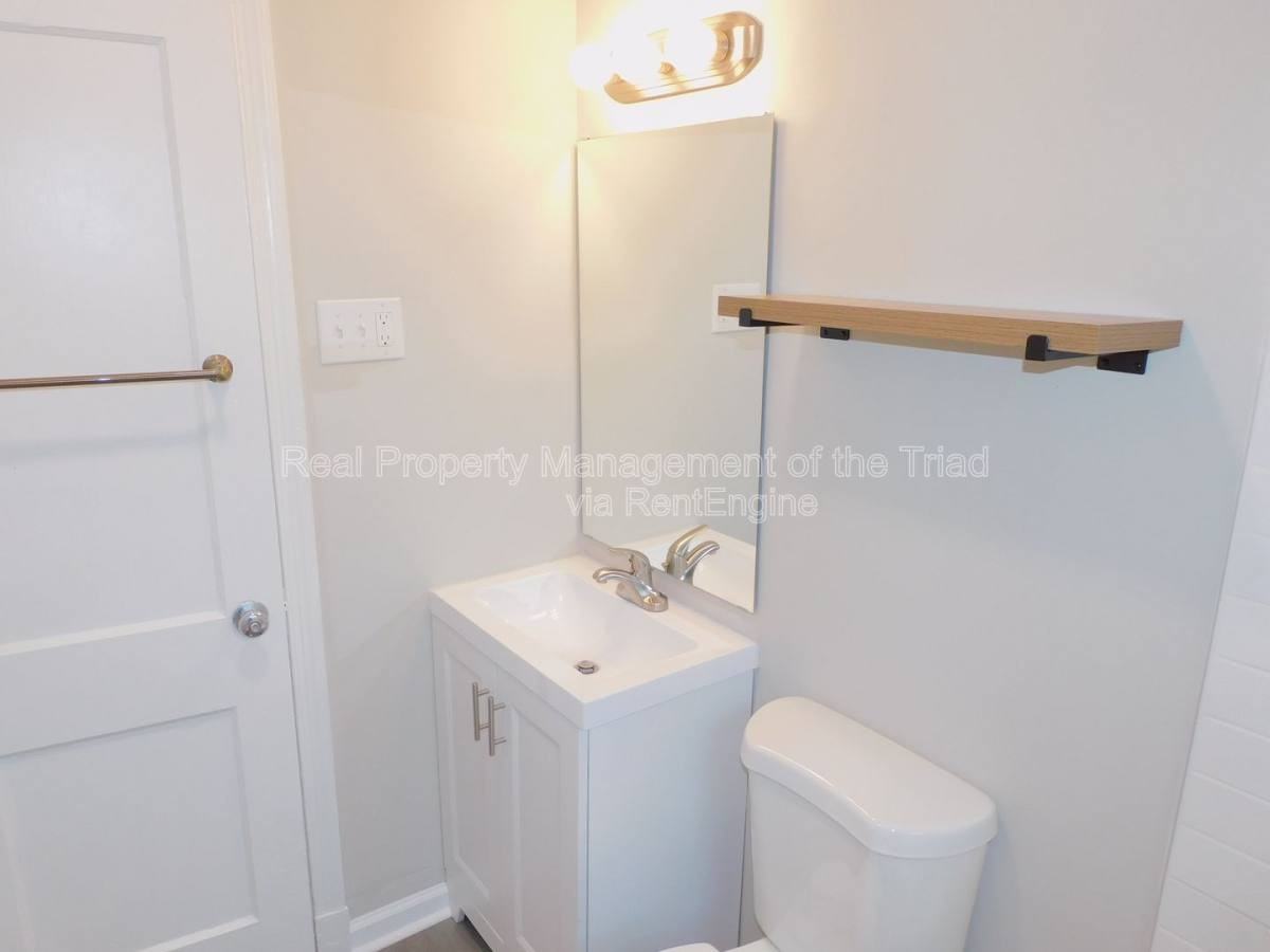 1232 Pamlico Dr - Photo 3 of 10