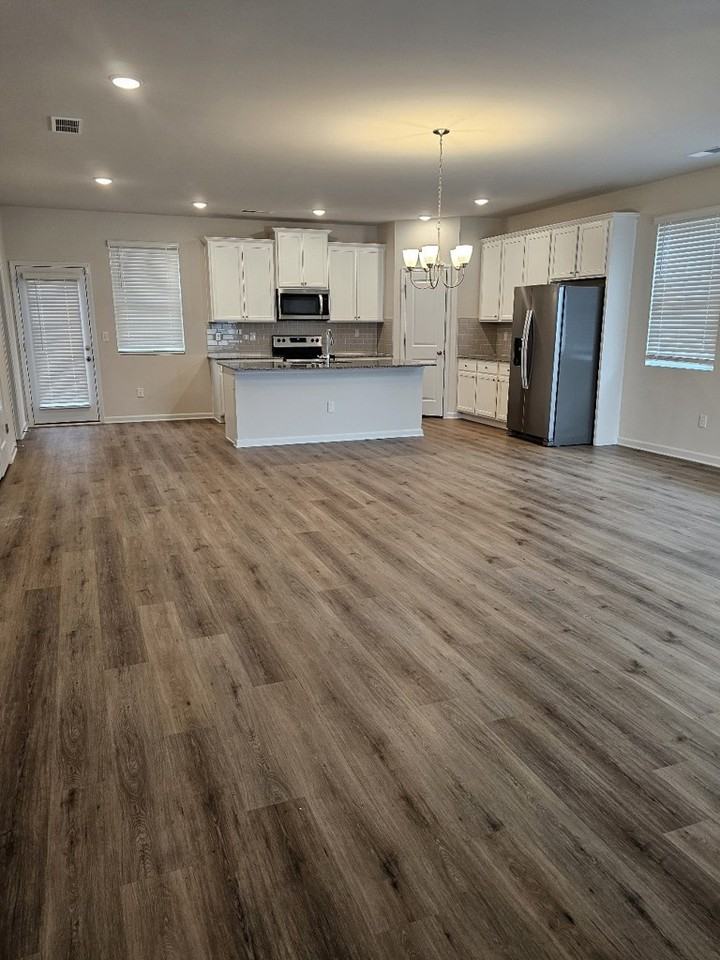 1056 Thomasville Estate Dr - Photo 4 of 5