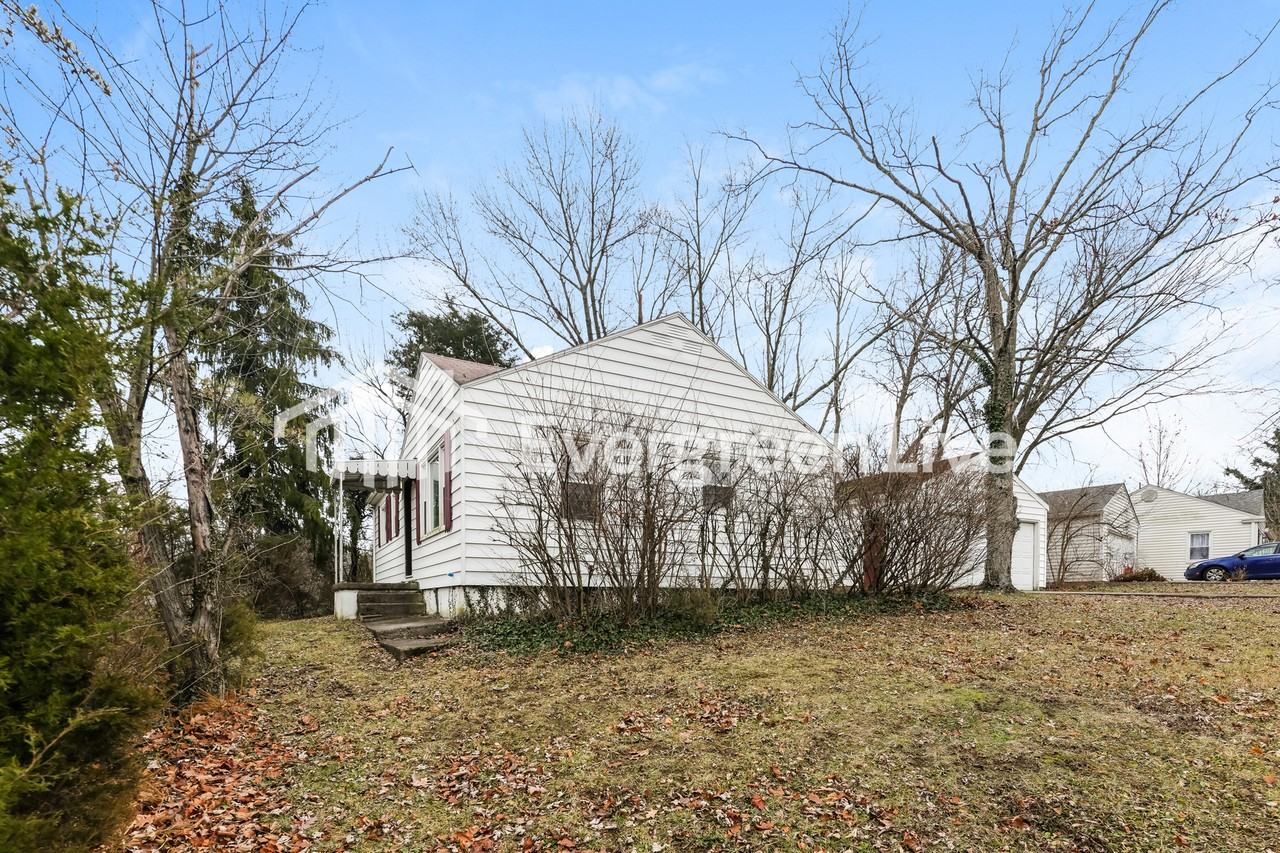 630 S Elm St - Photo 2 of 15