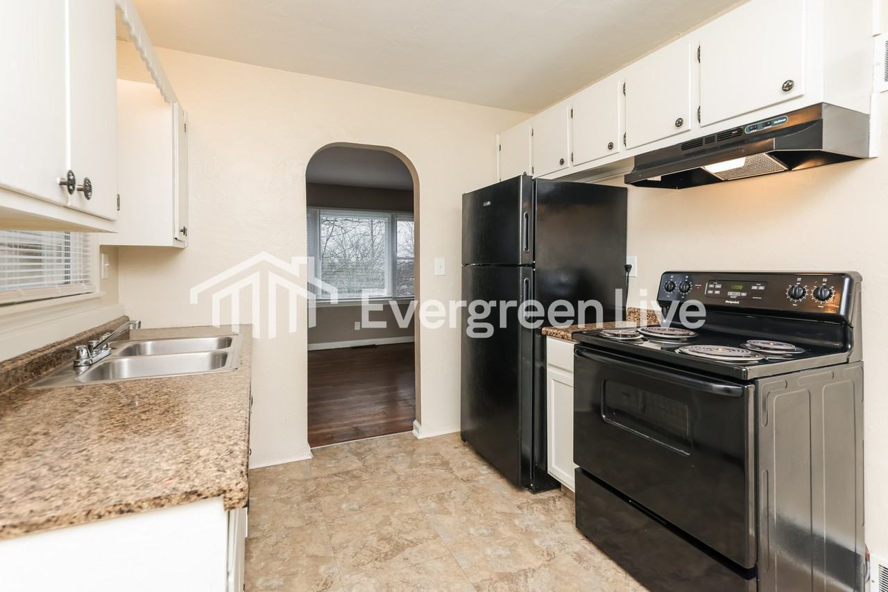 630 S Elm St - Photo 6 of 15