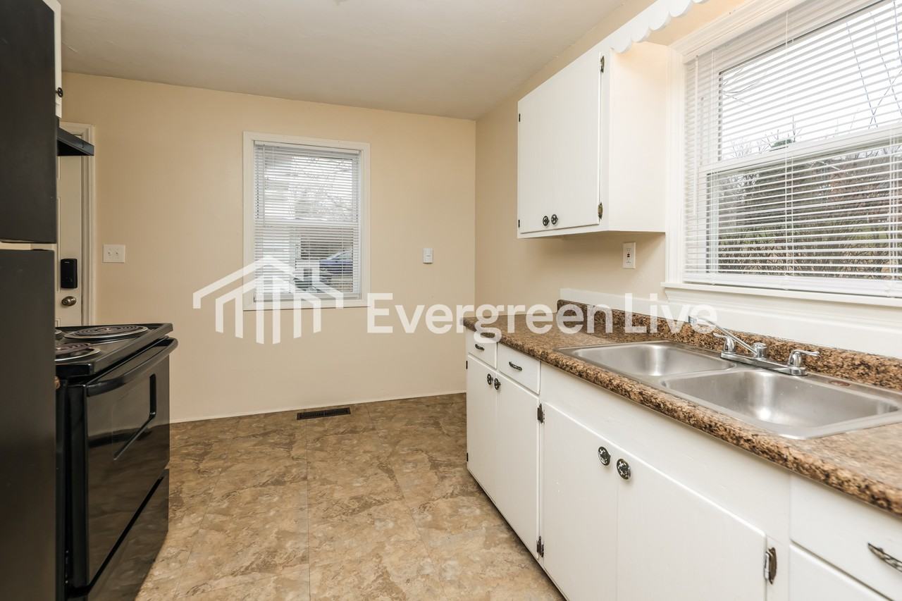 630 S Elm St - Photo 7 of 15