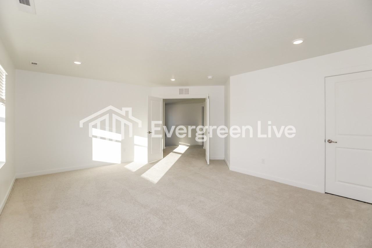 896 Knowledge St - Photo 7 of 16