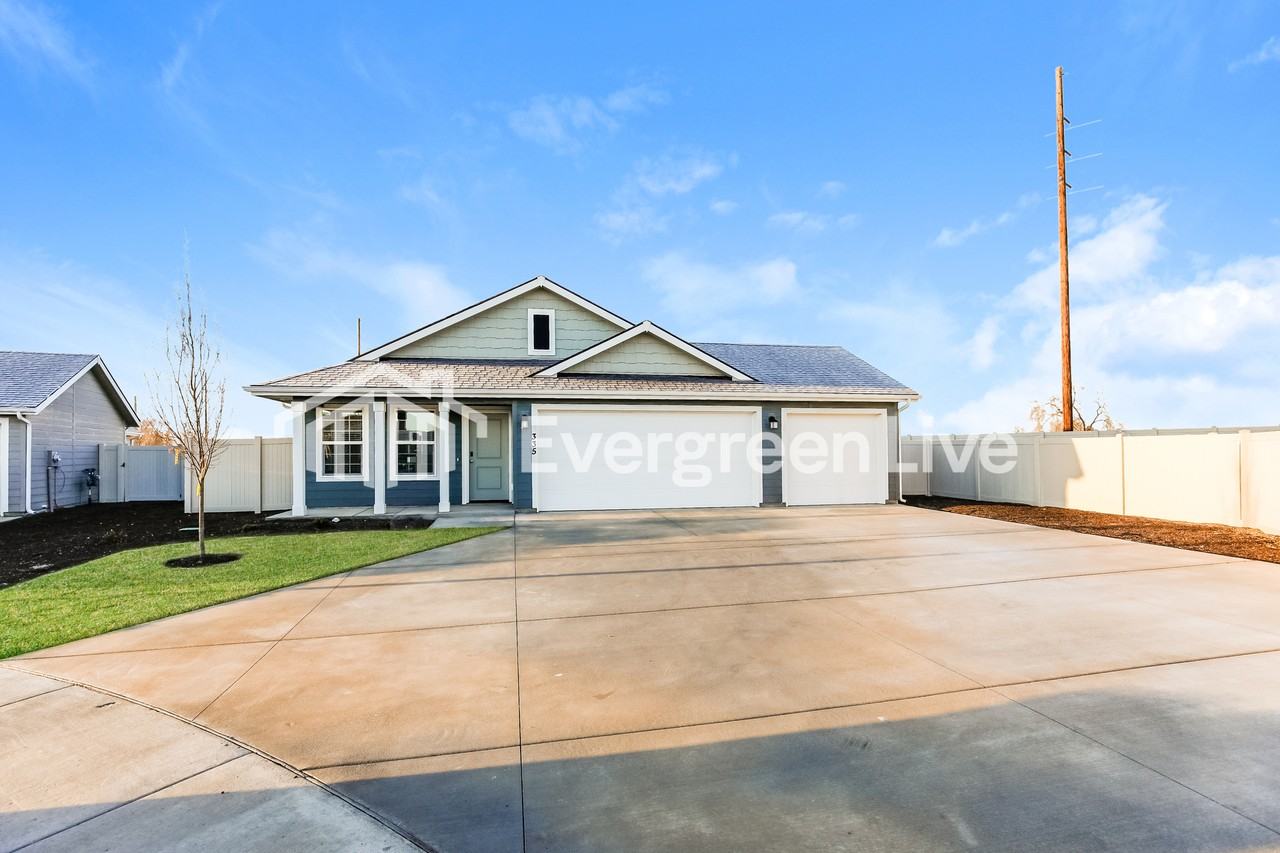 335 S Lightning Ave - Photo 2 of 16