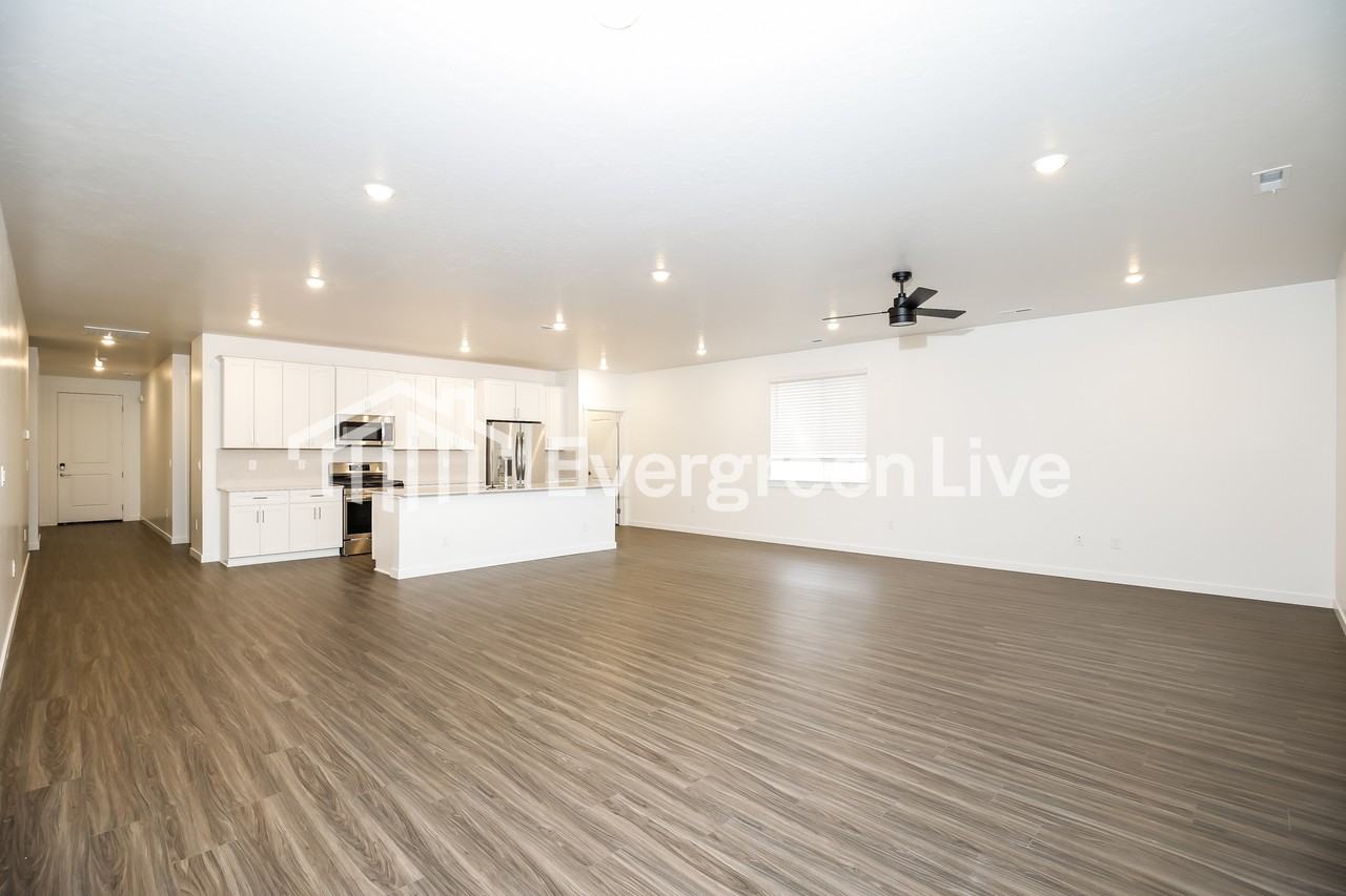 214 Ravello St - Photo 3 of 16