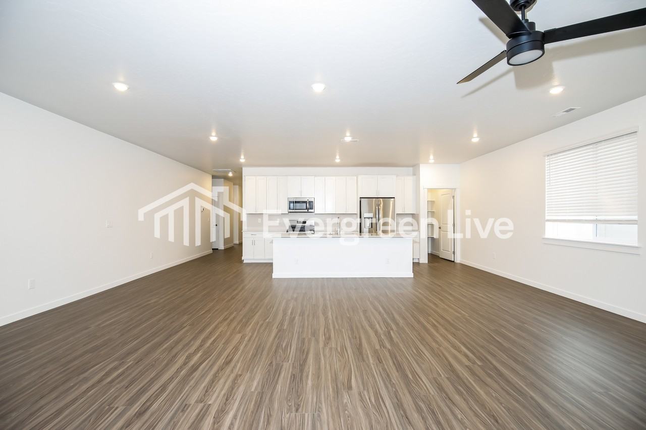 214 Ravello St - Photo 4 of 16