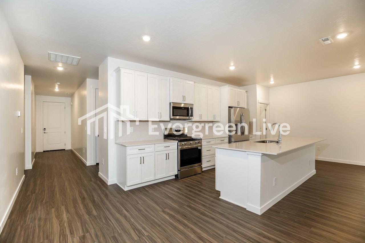 214 Ravello St - Photo 6 of 16