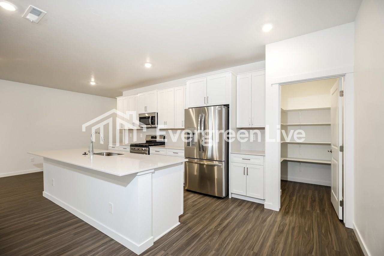 214 Ravello St - Photo 7 of 16