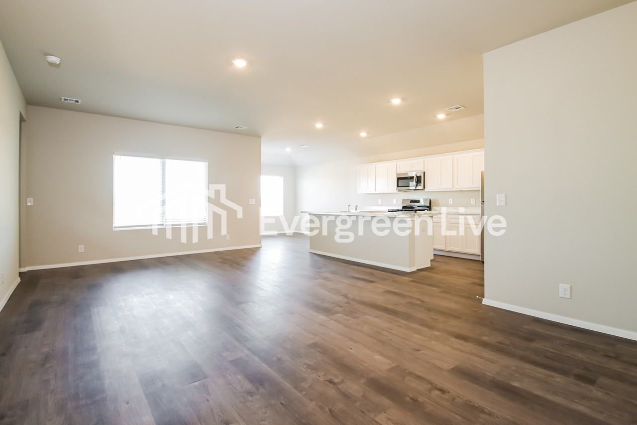 1002 W Lawton Rd - Photo 4 of 16