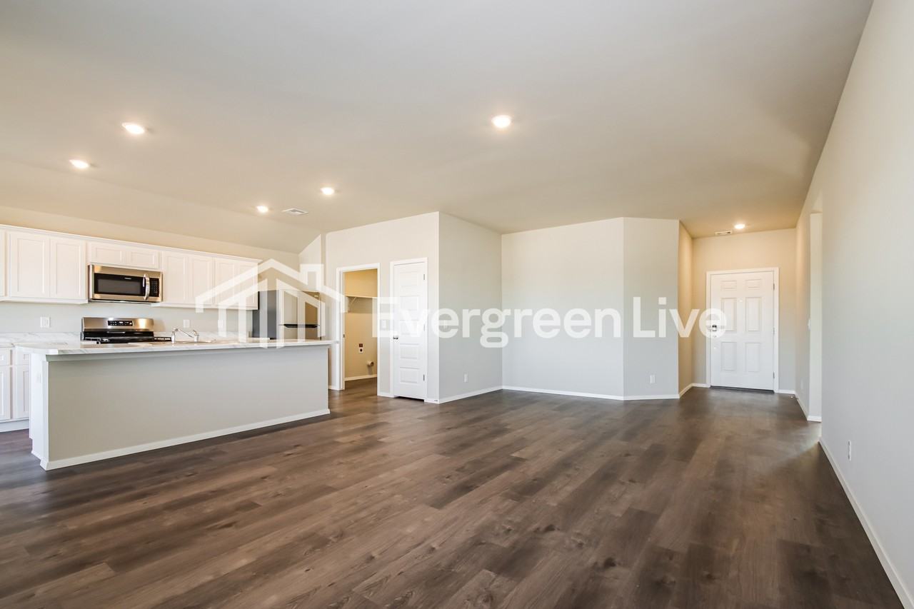 1002 W Lawton Rd - Photo 5 of 16