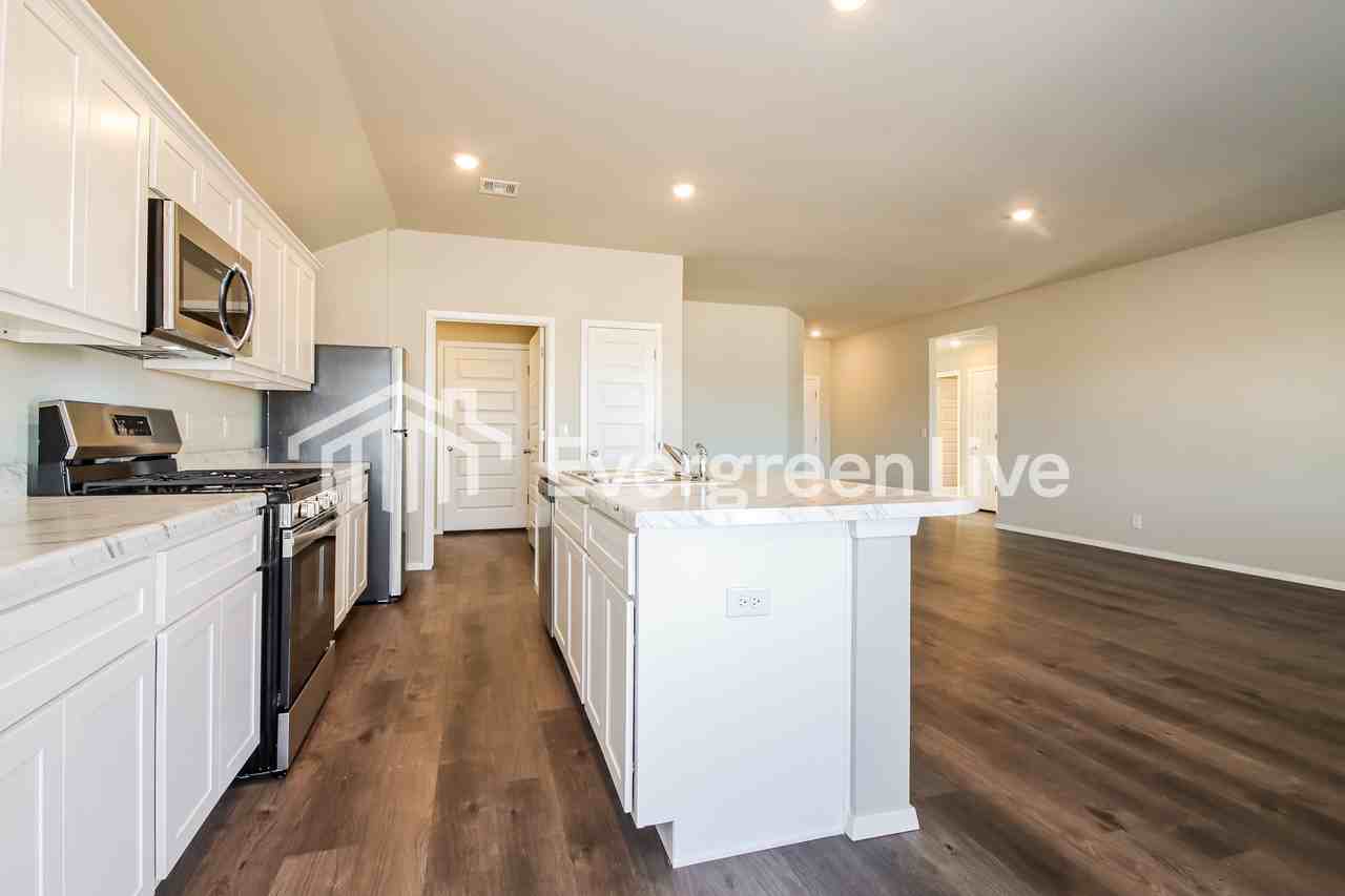 1002 W Lawton Rd - Photo 6 of 16