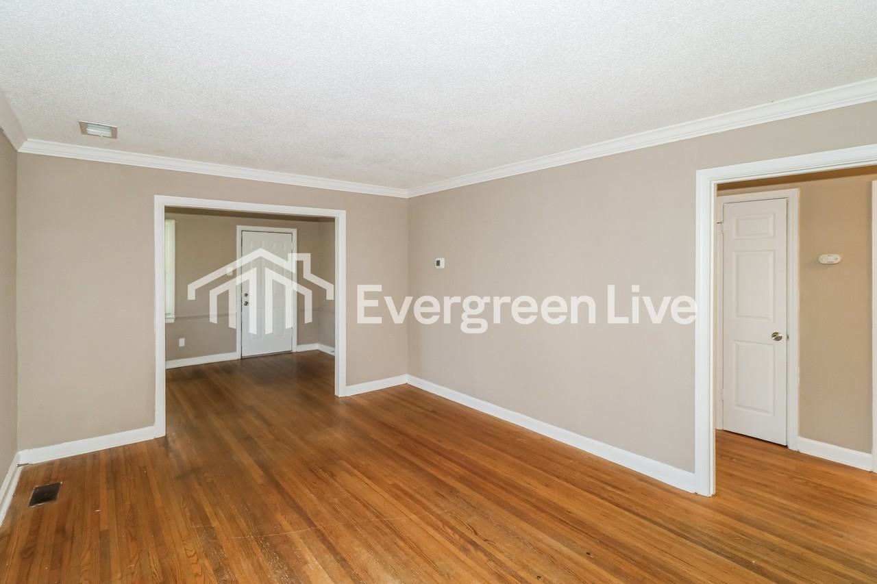 965 Goodman St - Photo 4 of 15