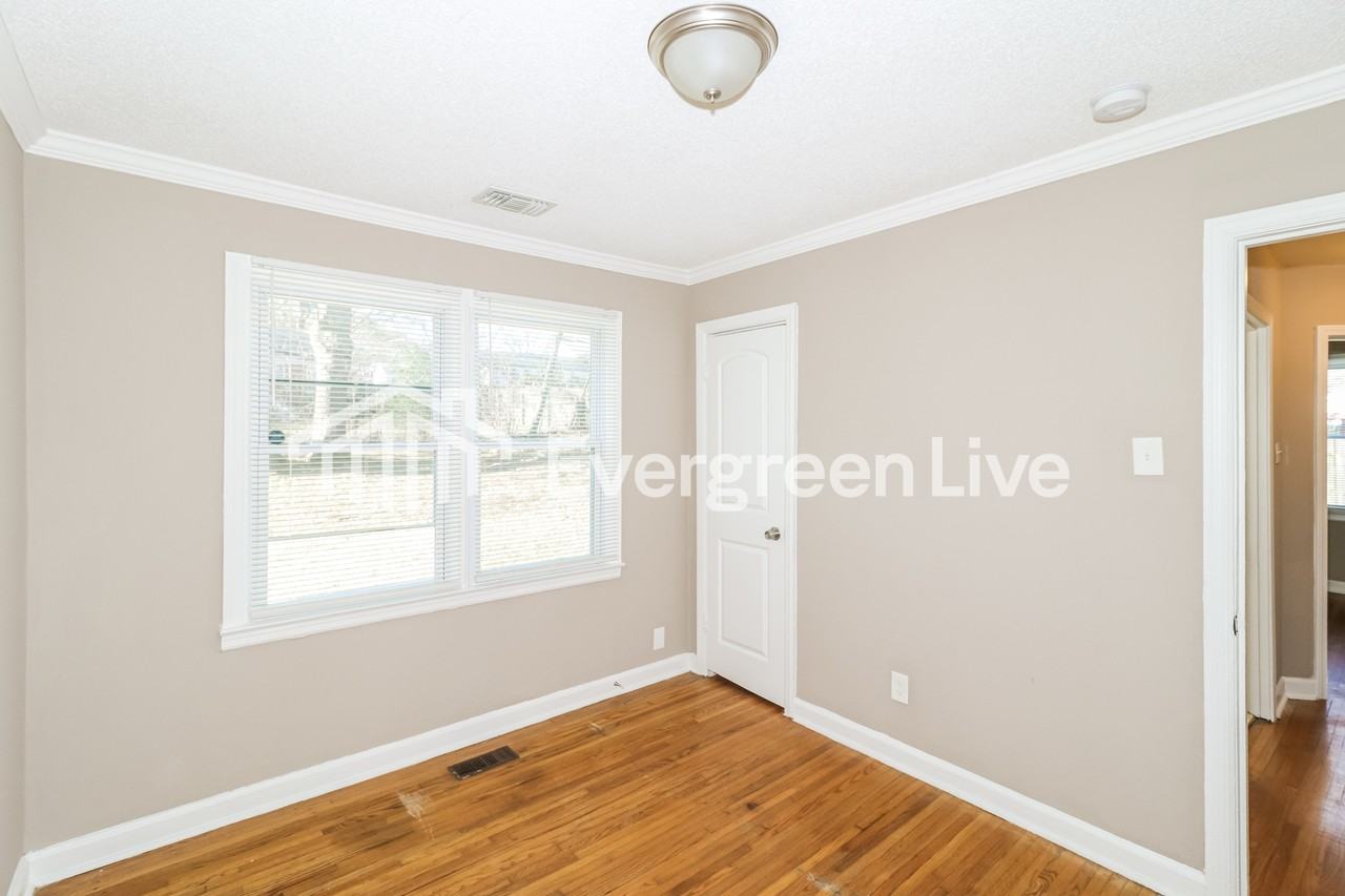 965 Goodman St - Photo 5 of 15