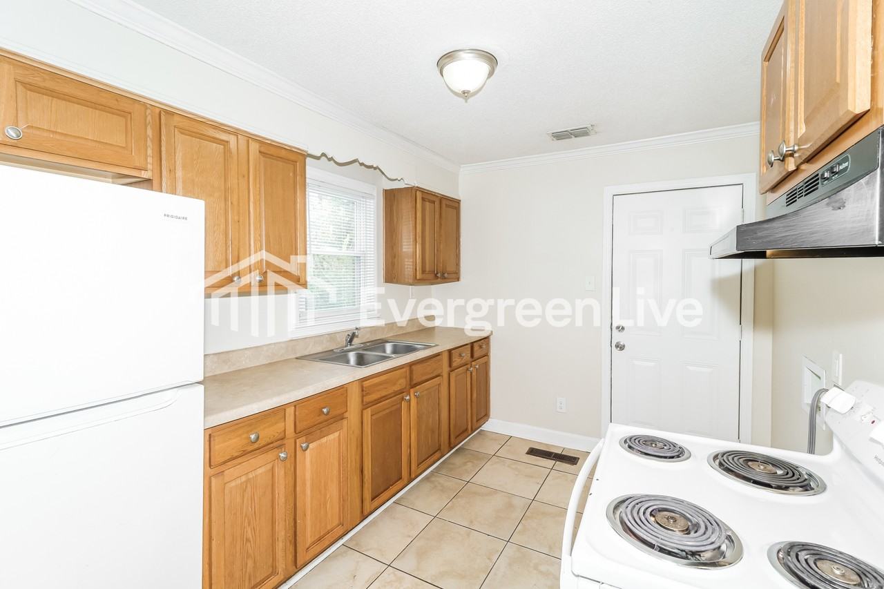 965 Goodman St - Photo 6 of 15