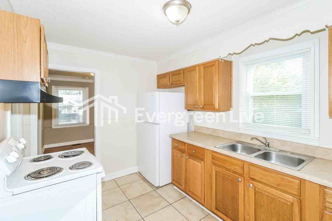 965 Goodman St - Photo 7 of 15