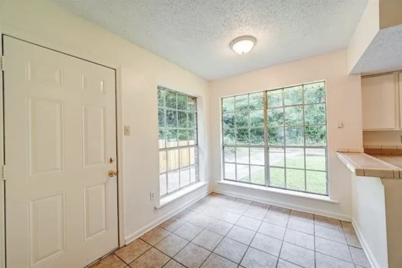 502 Cypress St - Photo 2 of 4