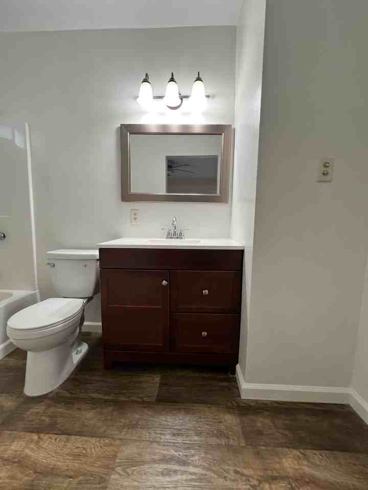 104 E Kern St - Photo 4 of 25