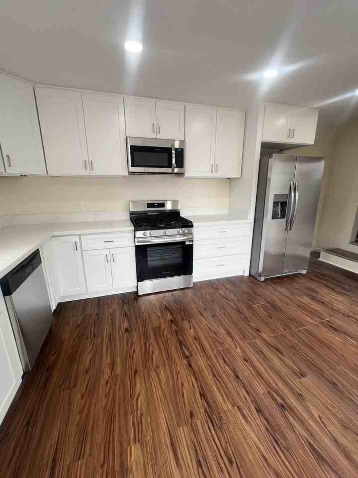 104 E Kern St - Photo 5 of 25