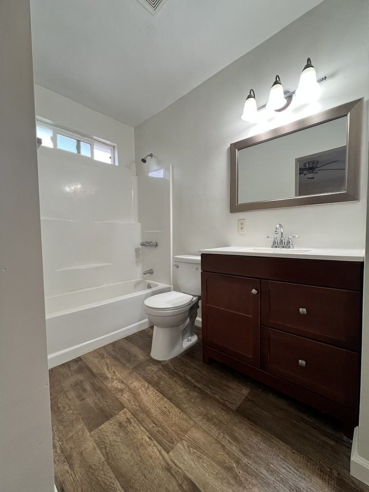 104 E Kern St - Photo 6 of 25