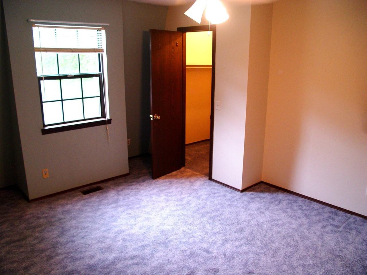 1601 Lyndhurst Dr Apt B - Photo 7 of 10