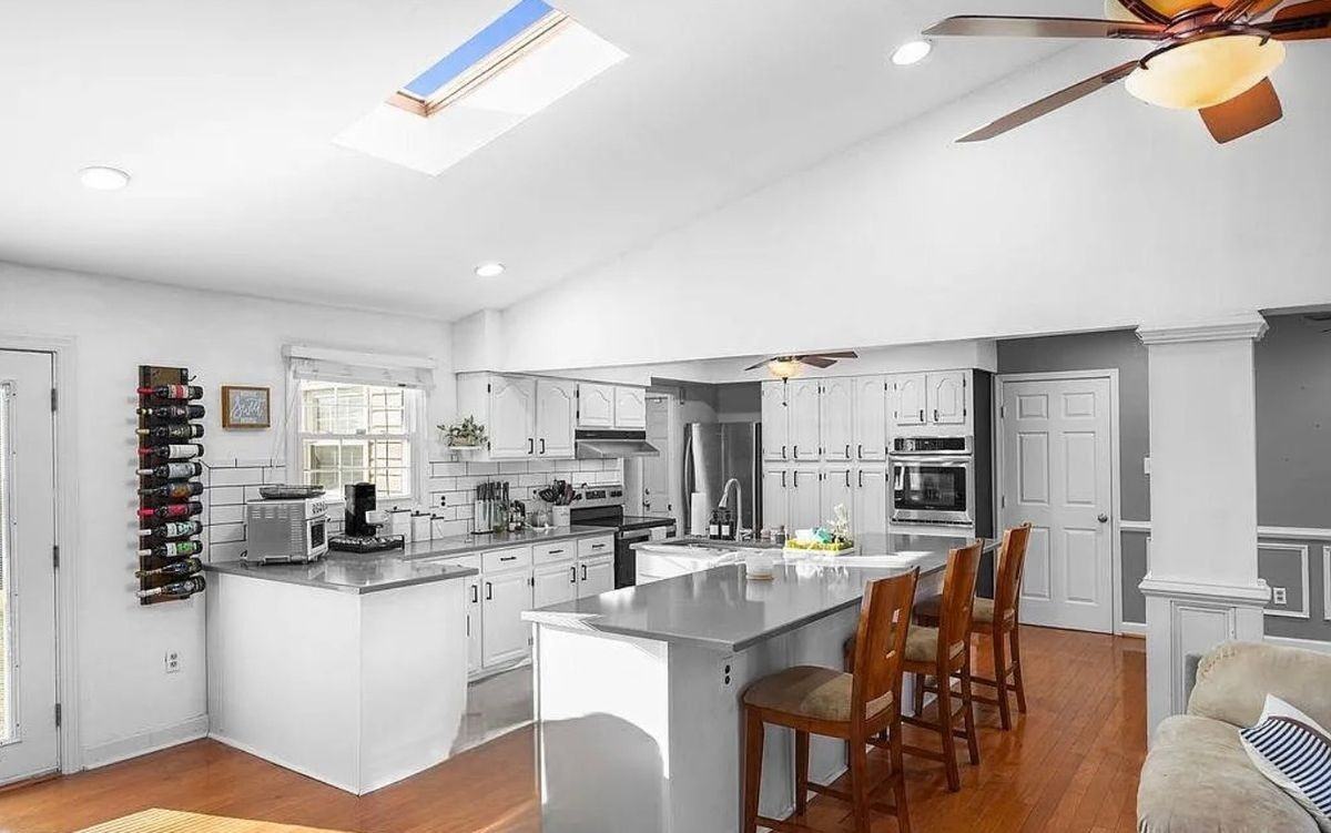 12801 Hadley Ln - Photo 4 of 8