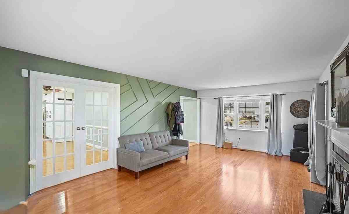 12801 Hadley Ln - Photo 7 of 8