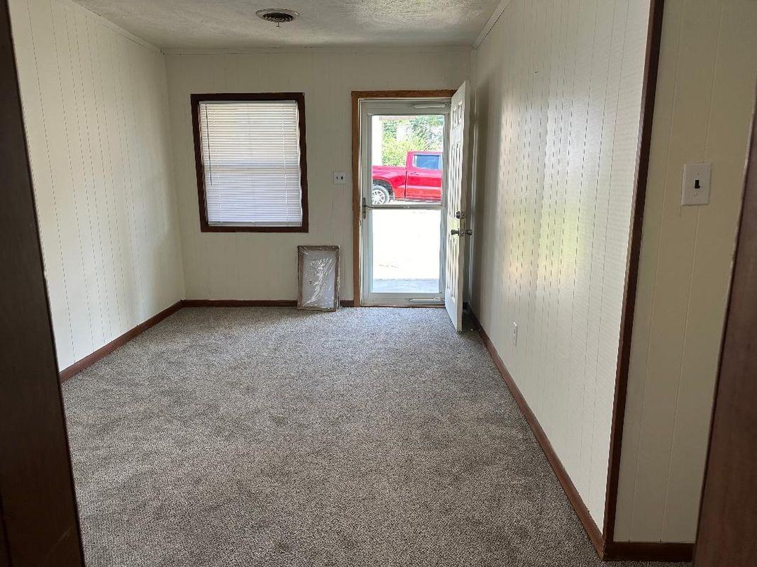 2633 Bay St - Photo 3 of 12