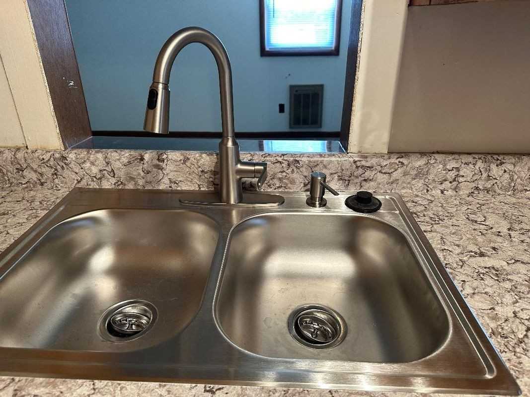 2633 Bay St - Photo 6 of 12