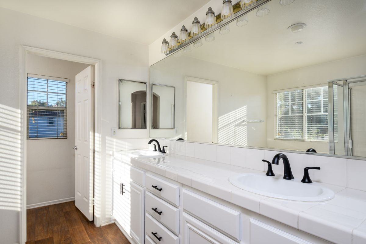 4280 Riverfield Ct - Photo 3 of 27