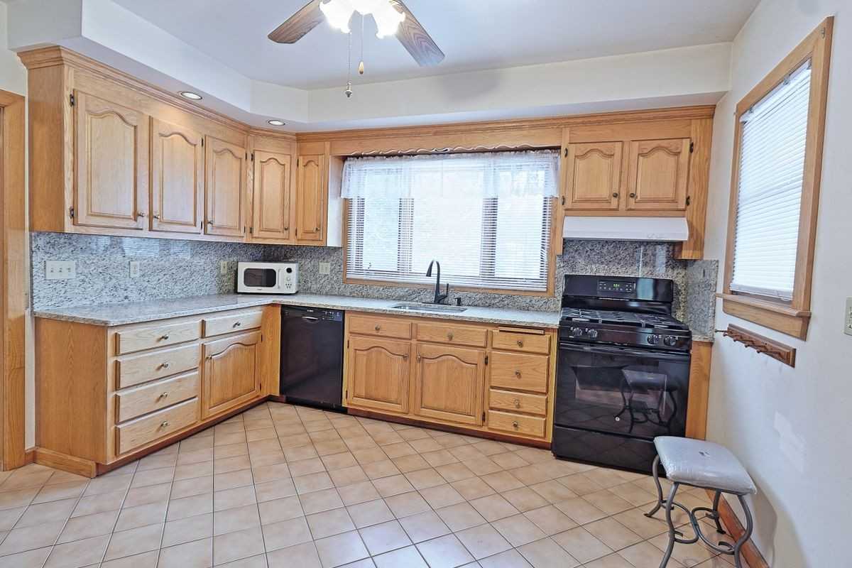 1129 N Colony Rd - Photo 2 of 18