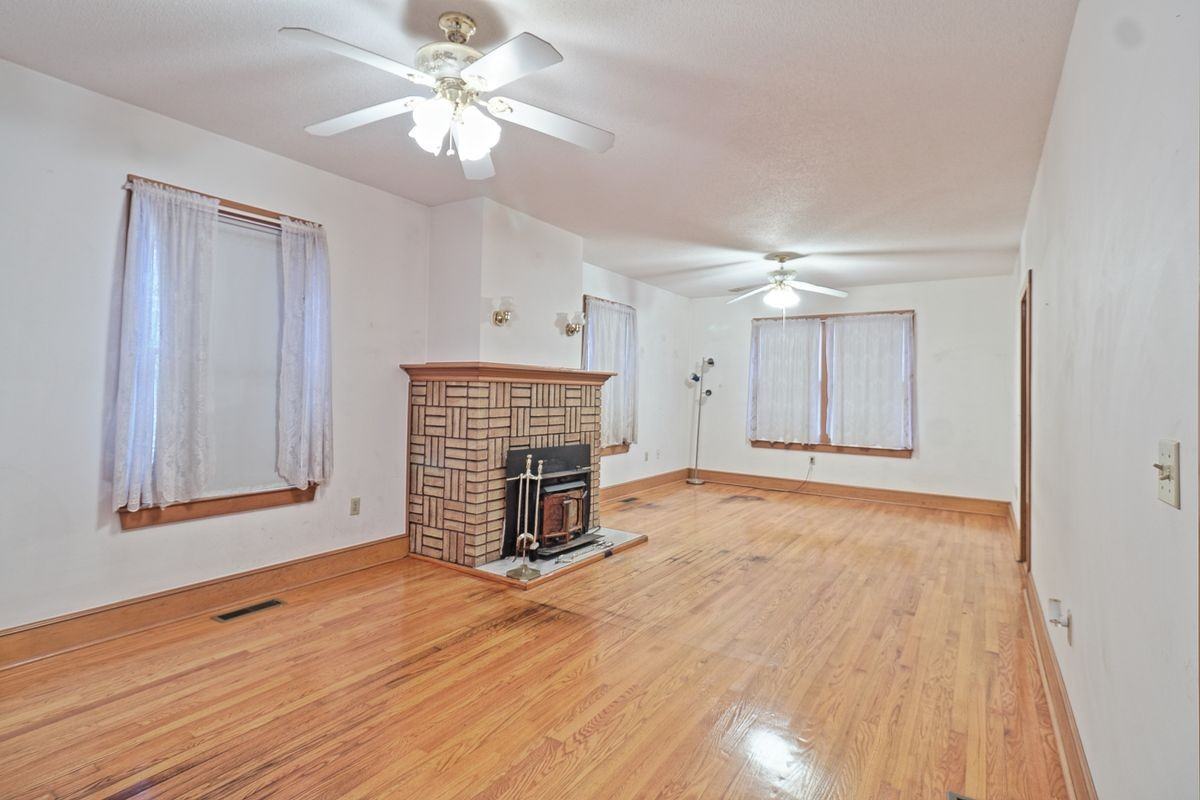 1129 N Colony Rd - Photo 5 of 18