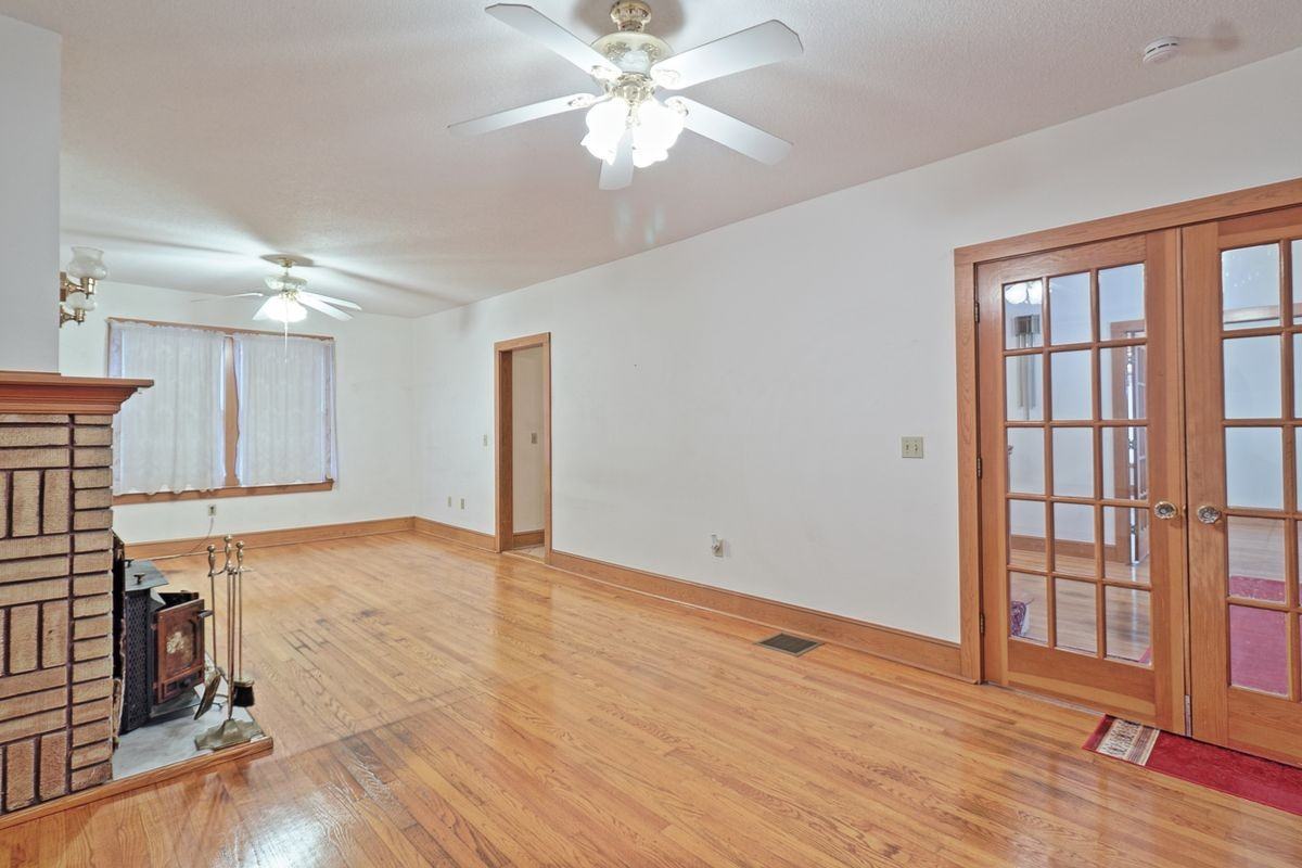 1129 N Colony Rd - Photo 6 of 18