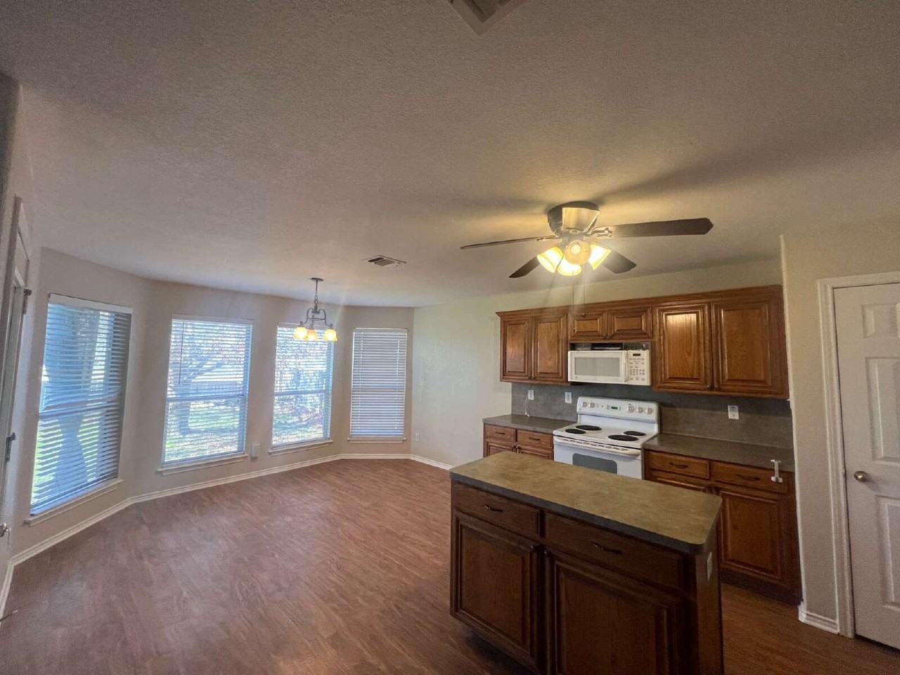 2130 Jasons West Ct - Photo 5 of 20